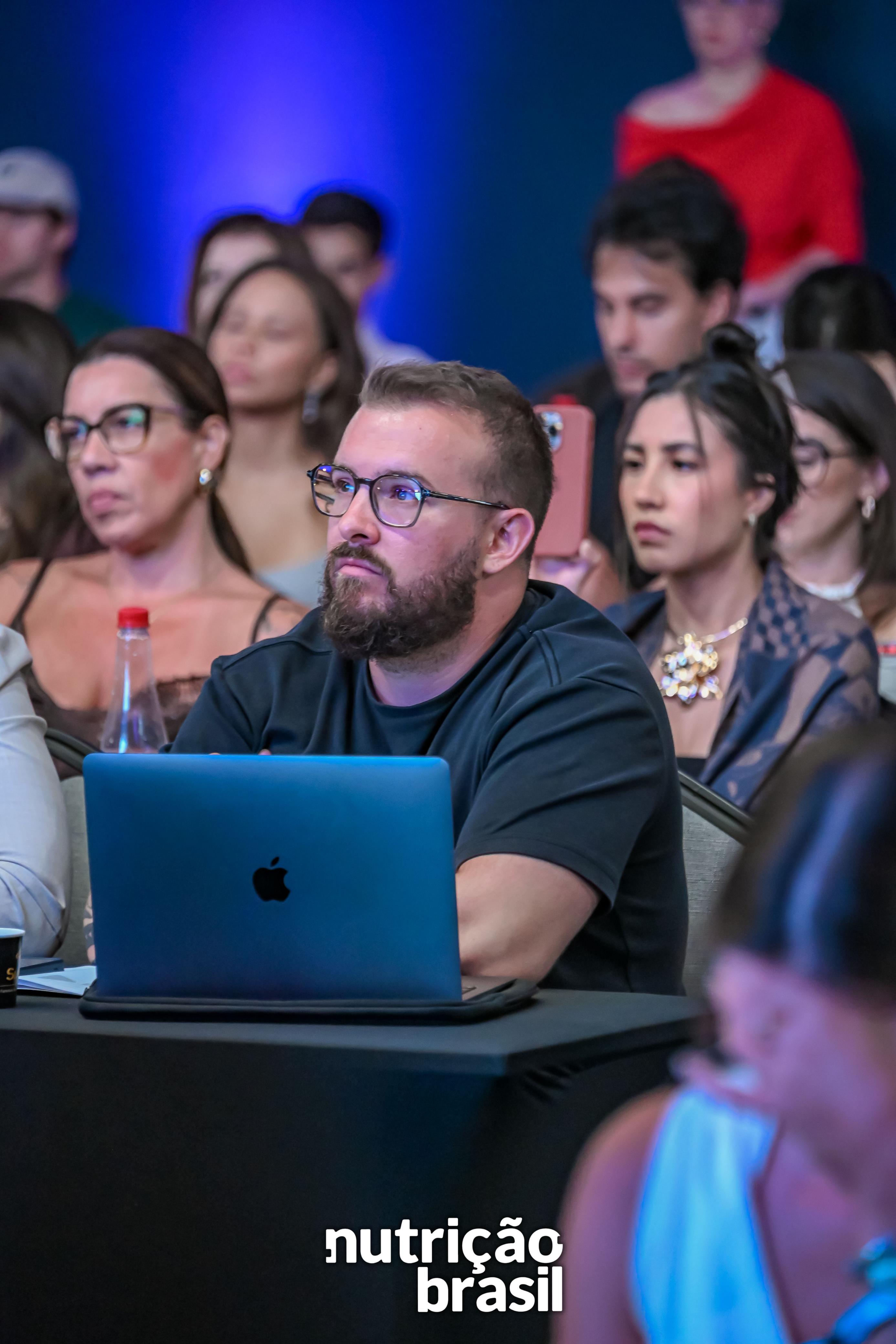 Guilherme Roxkow em evento de atualização
