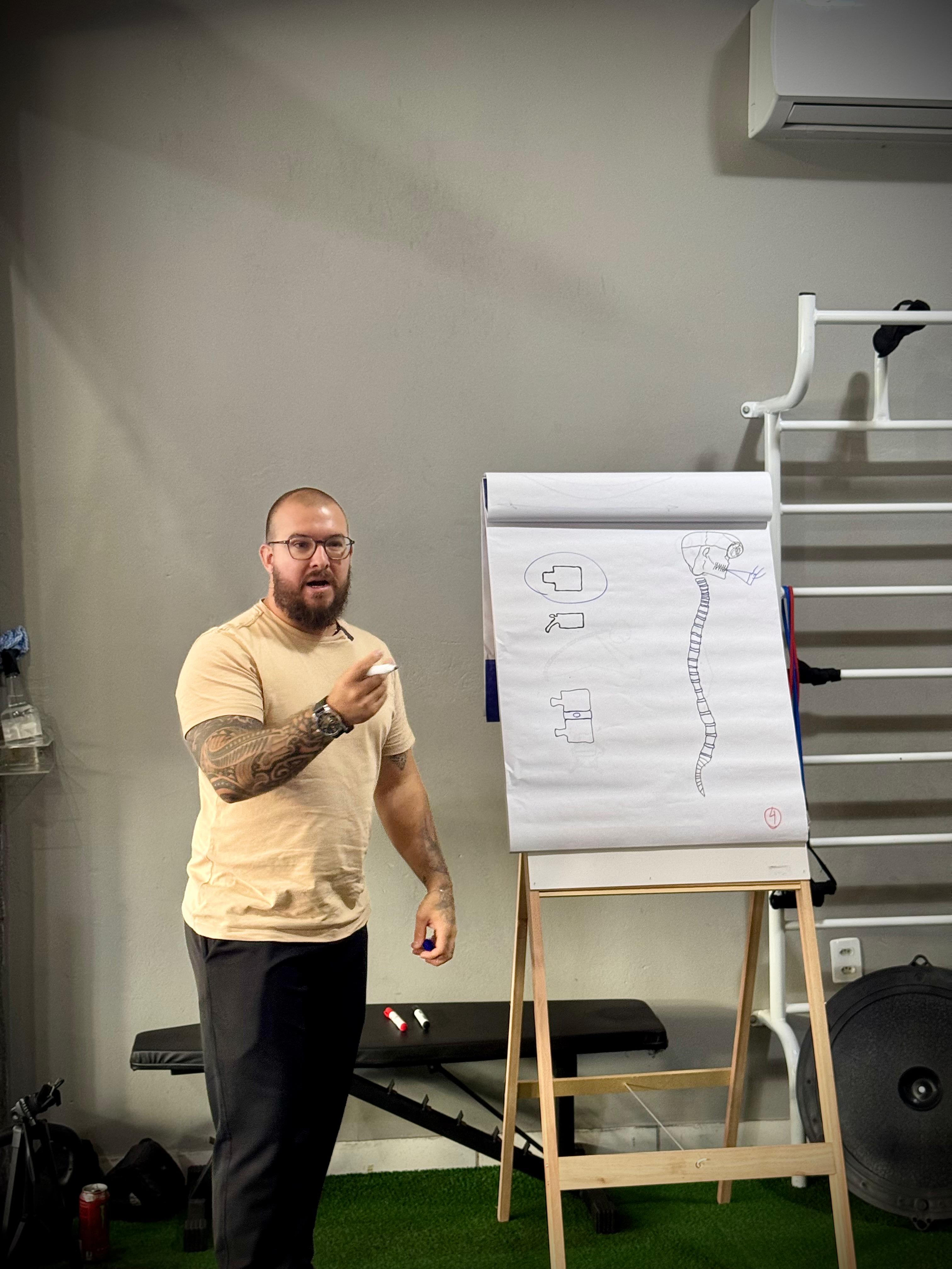 Guilherme Roxkow ensinando em workshop